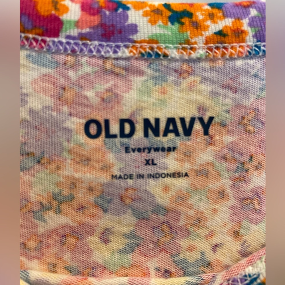 Old Navy t-shirt, size XL - Picture 3 of 3